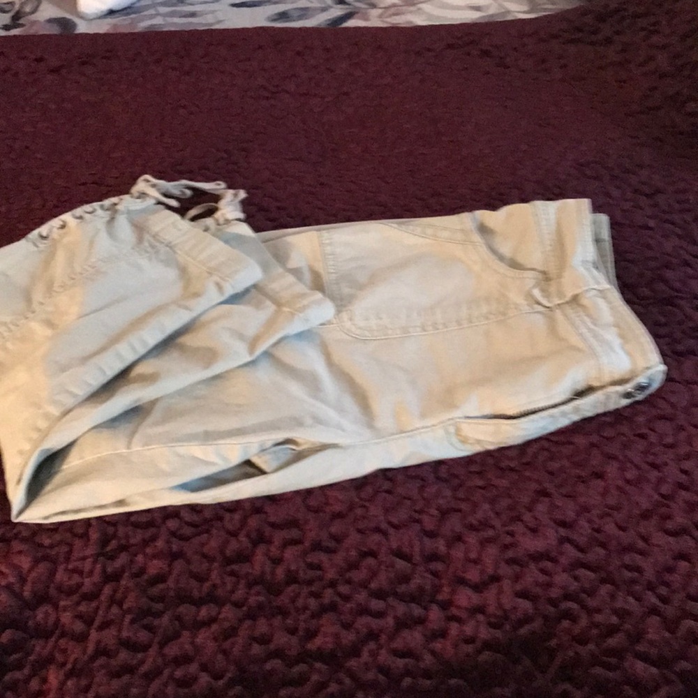 Capris pants with tie design on hem